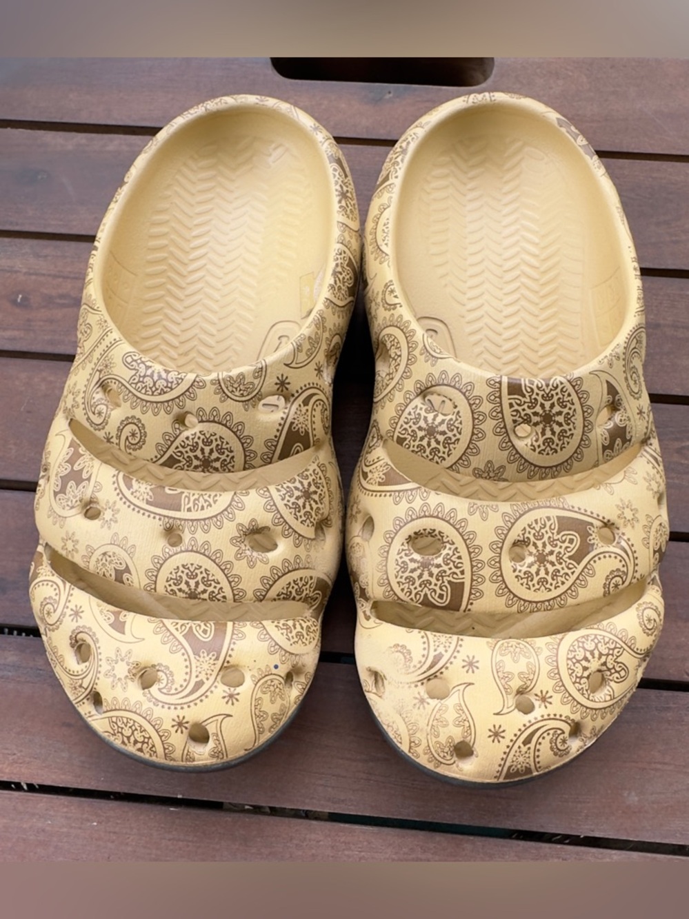 KEEN Mules/Clogs Yogui Arts Clog x T.H.C Men’s 7 Women’s 9 Caffè Latte Paisley
